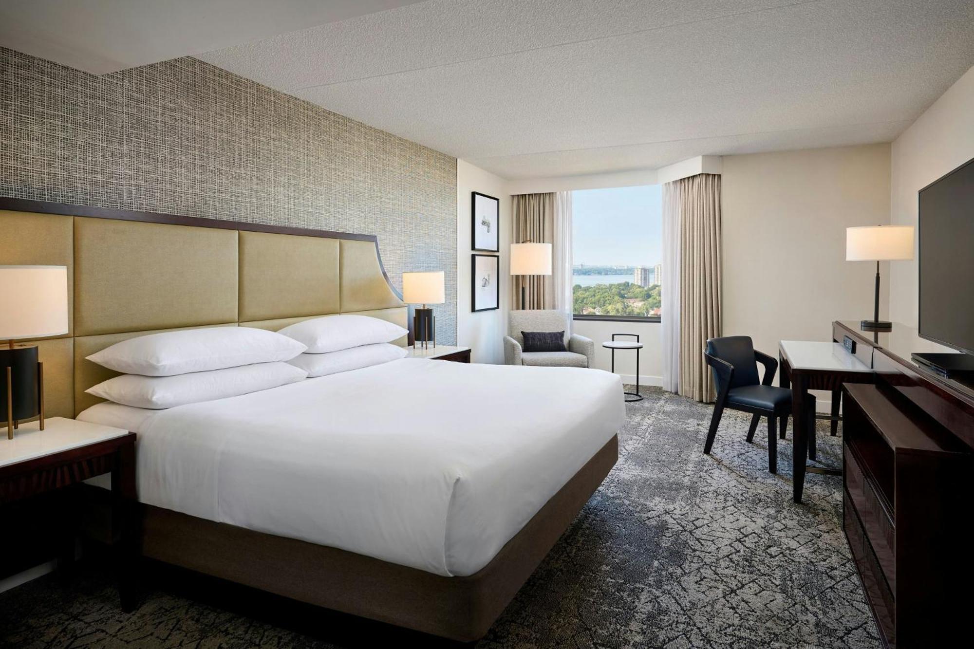Sheraton Hamilton Hotel Exterior photo