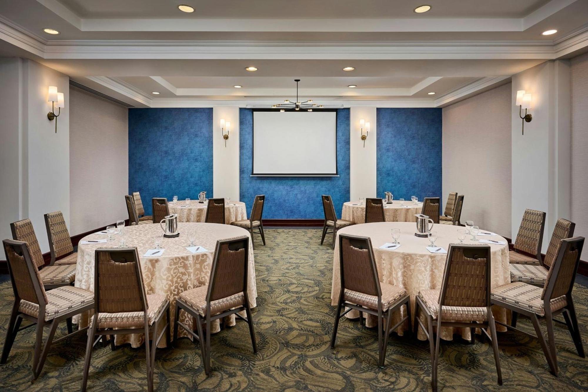 Sheraton Hamilton Hotel Exterior photo