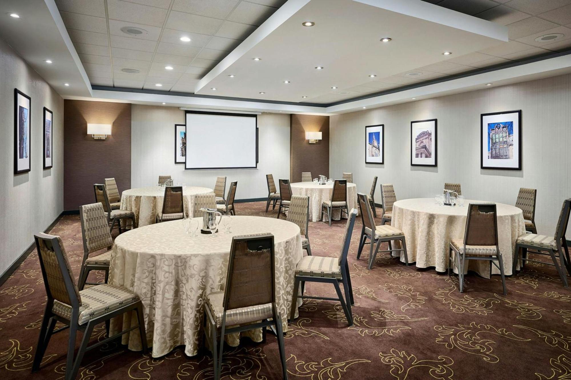 Sheraton Hamilton Hotel Exterior photo