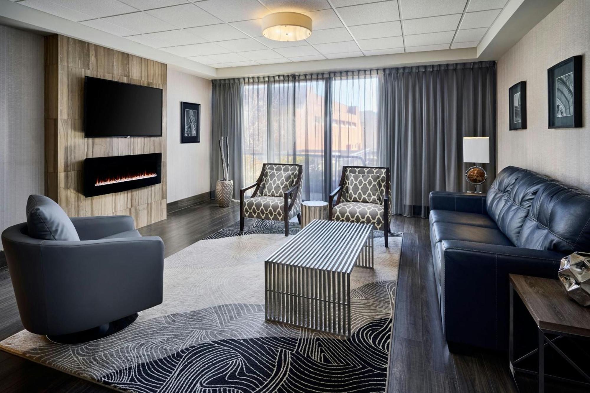 Sheraton Hamilton Hotel Exterior photo